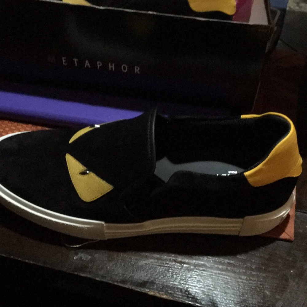 Fendi sneakers men size 8 /100 percent authentic